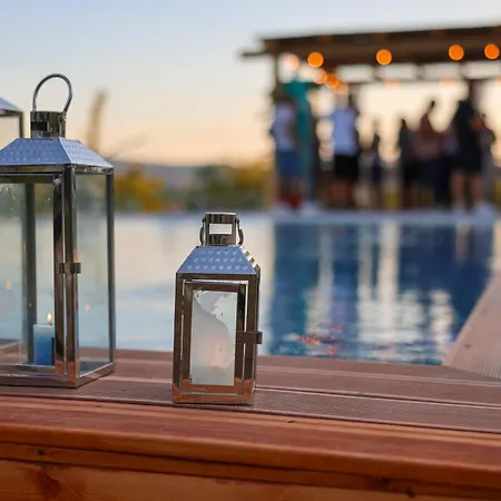 Si N'shpi Tande - Mrizi I Zanave Casa de Férias Fishte